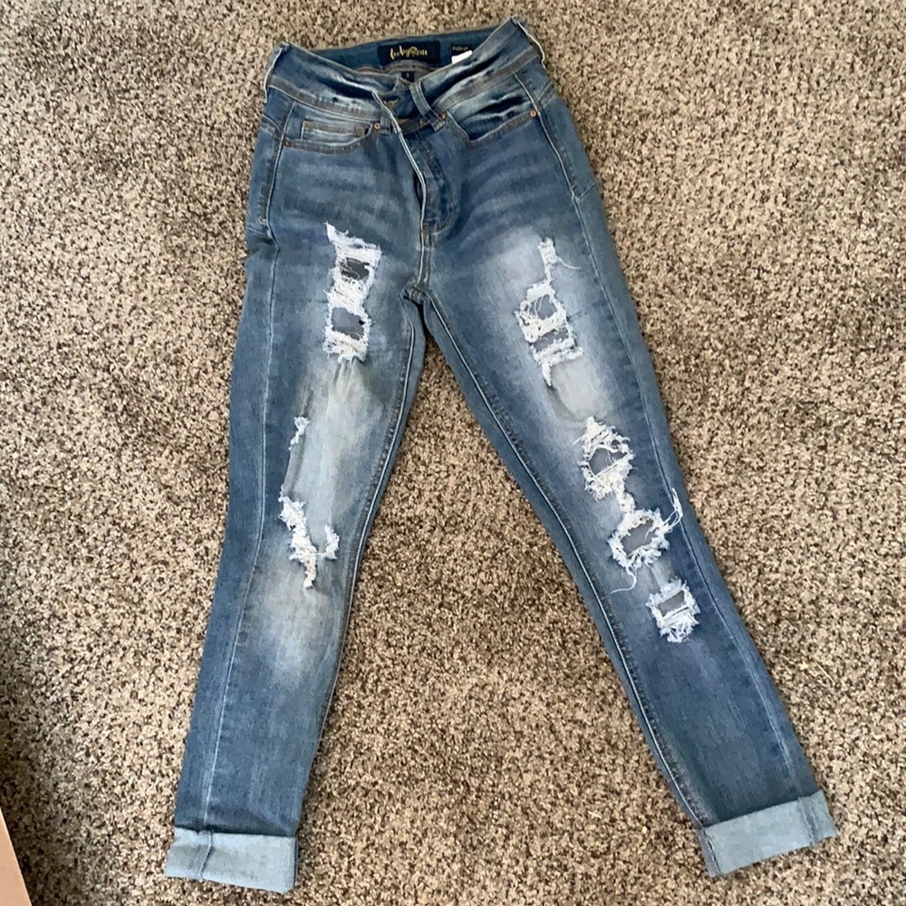 High waist Ripped Jeans size 5. Push up style 🍑